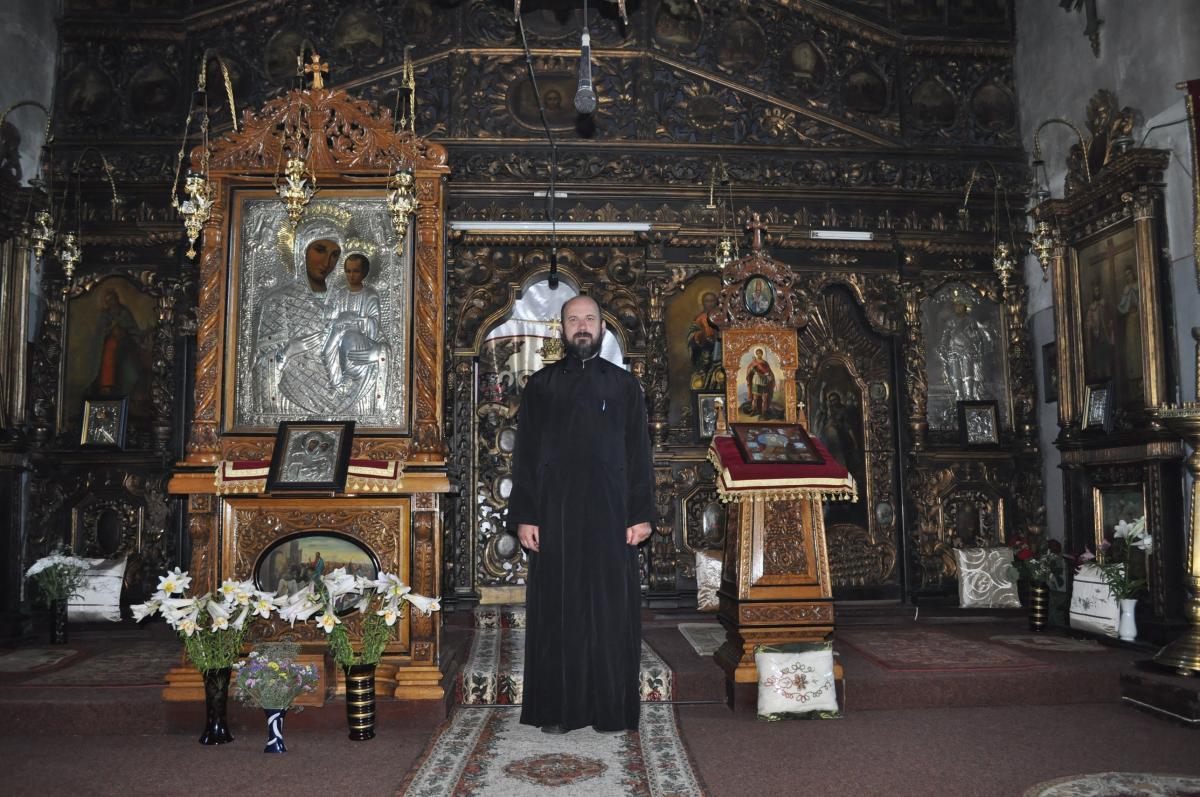 Pr. prof. Paul Rusu, preot coslujitor